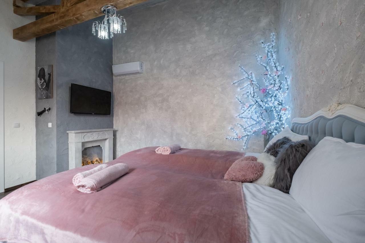 1-Bedroom Designer Apartment On Hristo Belchev Str ソフィア エクステリア 写真